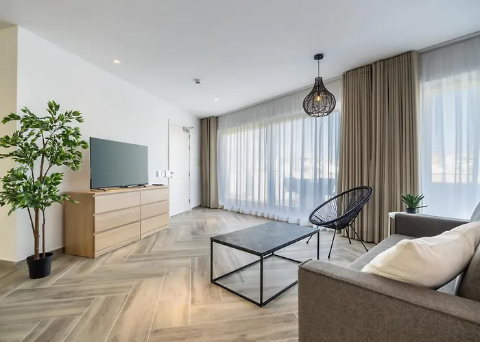 The Cube - Designer Finished Penthouse By Sf Homes Gzira