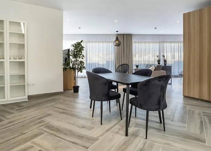 The Cube - Designer Finished Penthouse By Sf Homes * Gzira